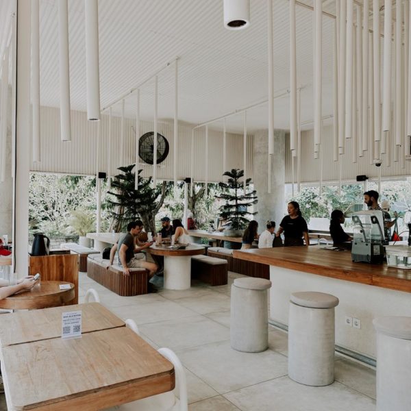 over head（オーバーヘッド）